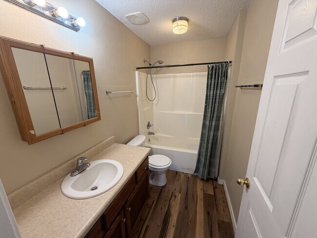 Building Photo - 7212 Bogey Ln