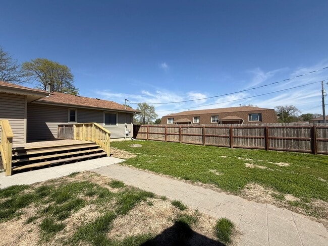 Building Photo - Beautifully Remodeled West Side Home | 3 Bedroom + Finished Basement Space