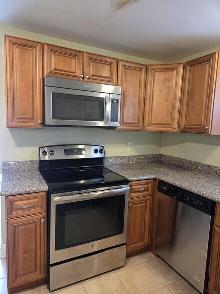 Kitchen - 4422 Walmsley Ave