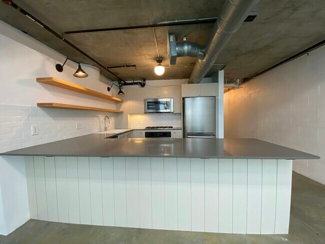 Building Photo - 1130 Flower St