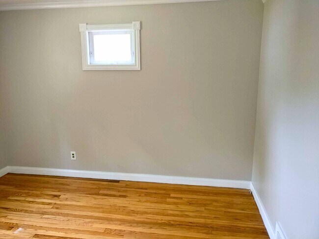 Building Photo - 4-Bedroom Home for Rent Summer 2026