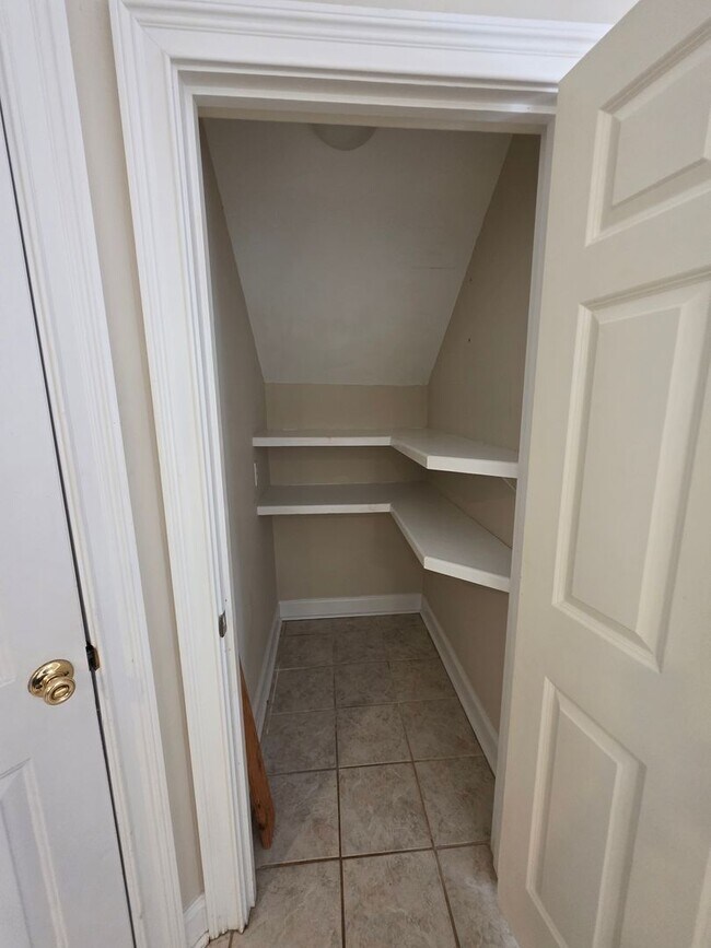 Building Photo - Oakview