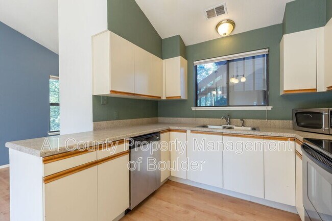 Building Photo - 5550 Stonewall Pl