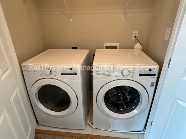 Building Photo - 1100 Kirkeenan Cir