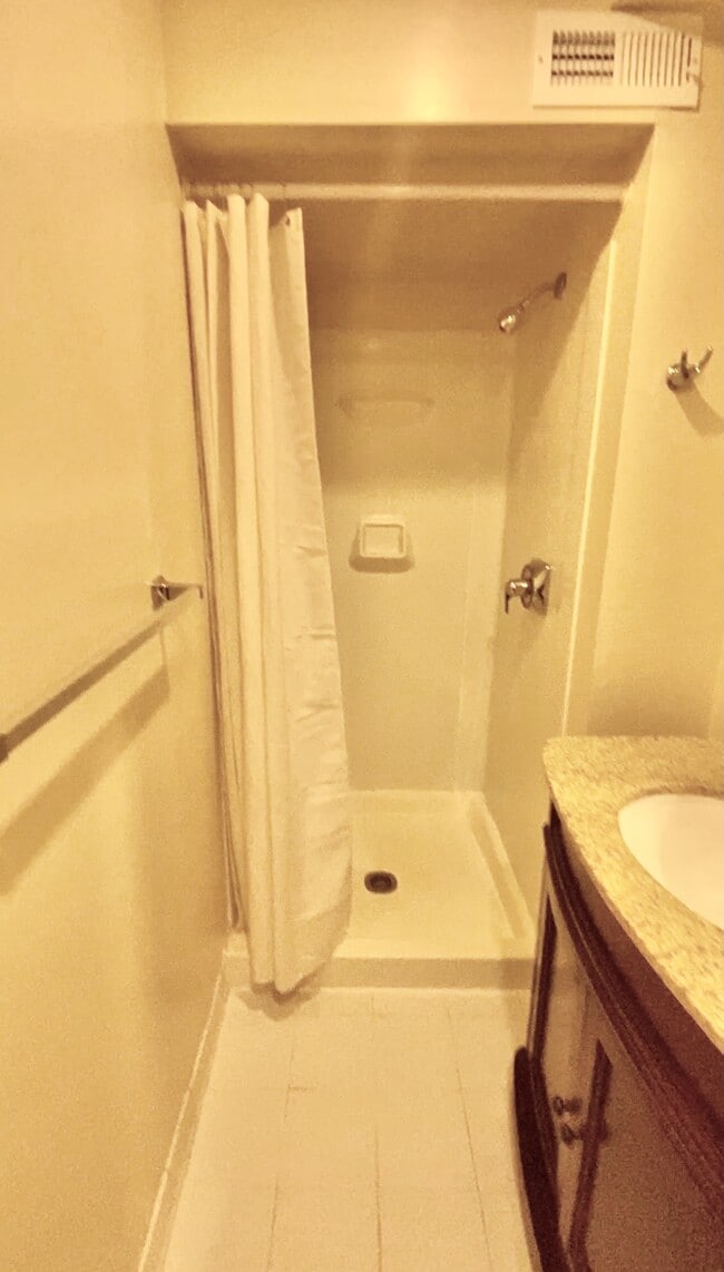 Building Photo - 5307 Pooks Hill Rd