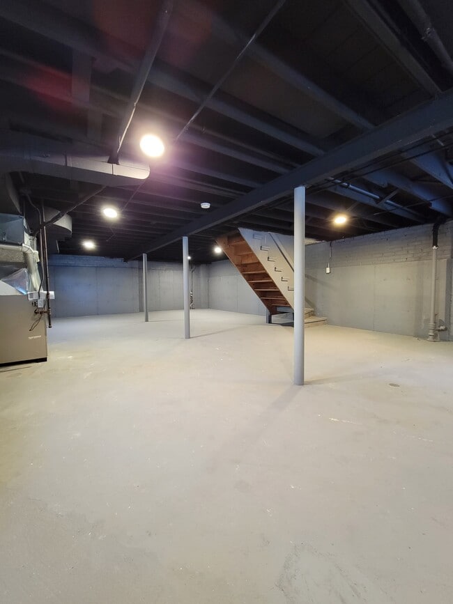 Building Photo - 7244 N Kilpatrick Ave