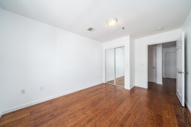 Building Photo - 135 38th St
