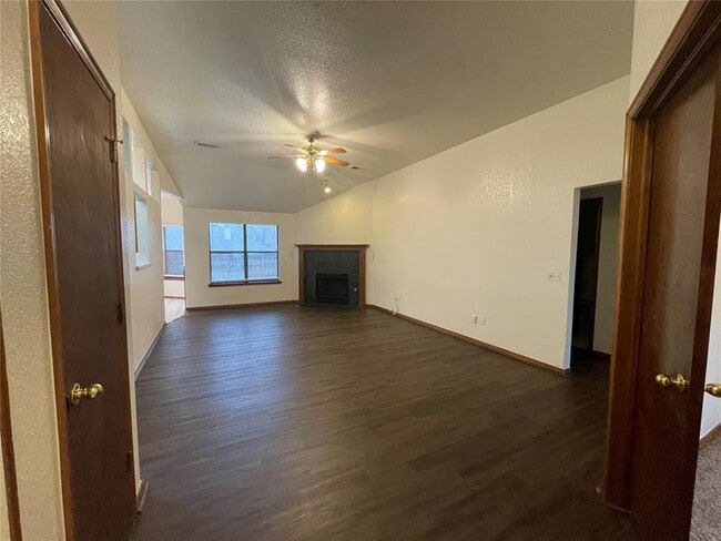 Building Photo - 621 Gyrfalcon Dr