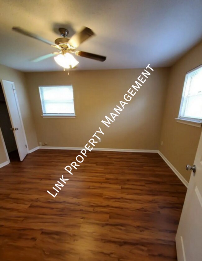 Building Photo - 4911B Marylin Lane-