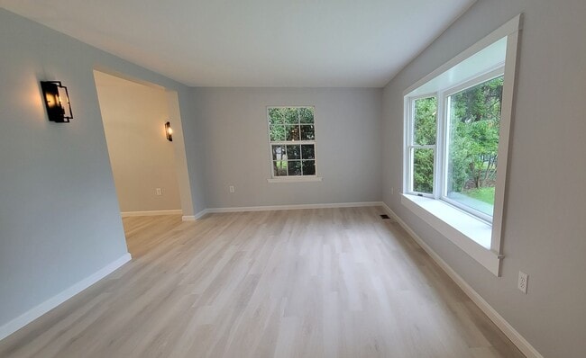 Building Photo - Remodeled Single Family home in Milton
