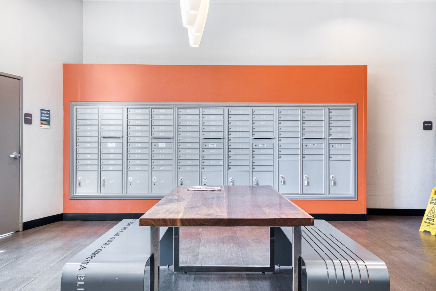 Building Photo - 10983 Bluffside Dr