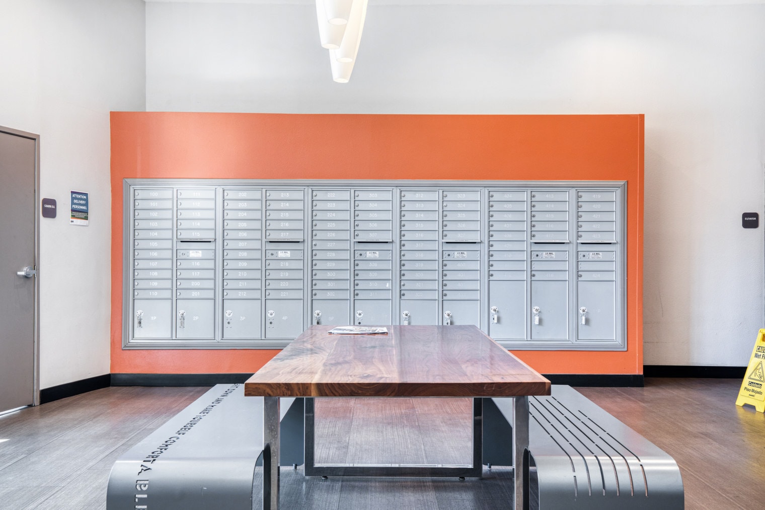 Building Photo - 10989 Bluffside Dr