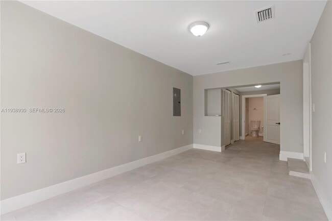 Building Photo - 2714 SW 36th Ave