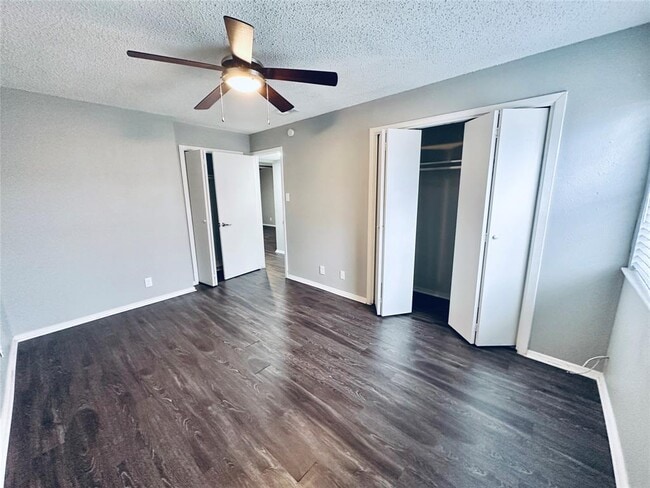 Building Photo - 5507 Rose Hill Cir