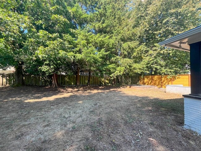 Building Photo - Charming NE Portland Apartment Near Parks, Shops & Transit