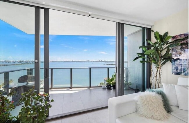 Building Photo - 460 NE 28th St