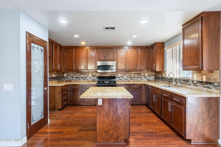 Building Photo - 44103 Sundance Ct