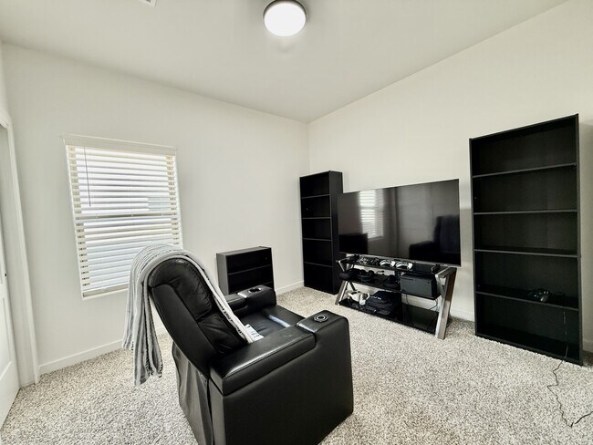 Building Photo - 15052 Destination Ave