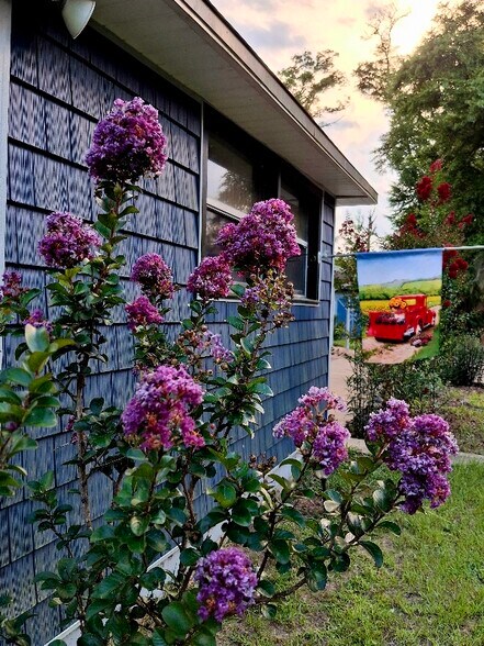 Building Photo - 2175 John Thursby Rd