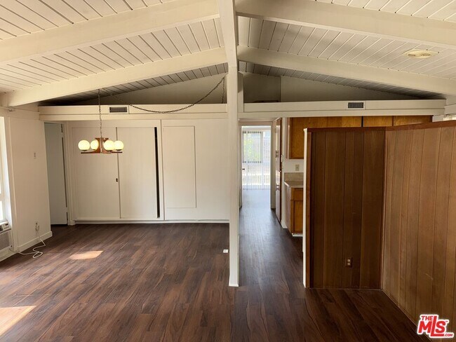 Building Photo - 3355 Kallin Ave