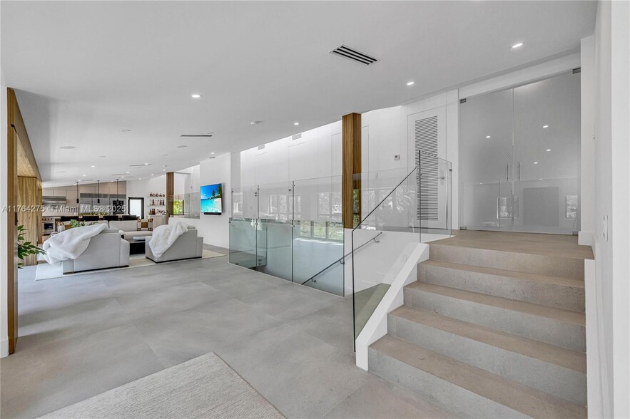 Building Photo - 1351 S Venetian Way