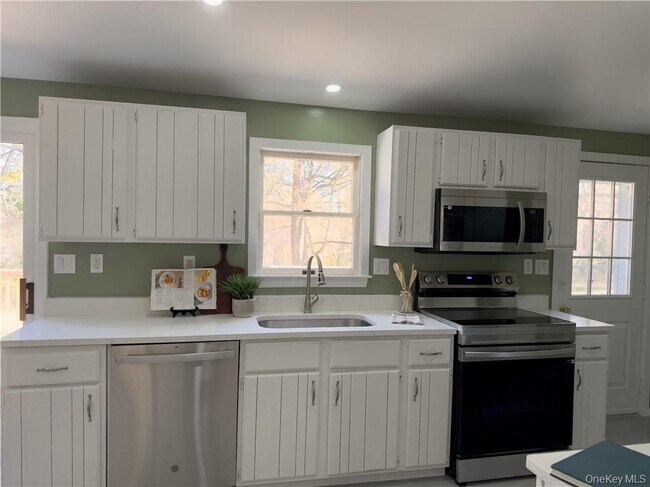Building Photo - 20-A Apple Bee Farm Ln