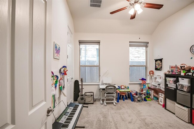 Building Photo - 2921 Zelma Dr