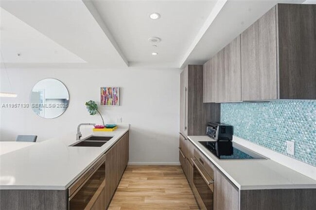 Building Photo - 801 S Miami Ave