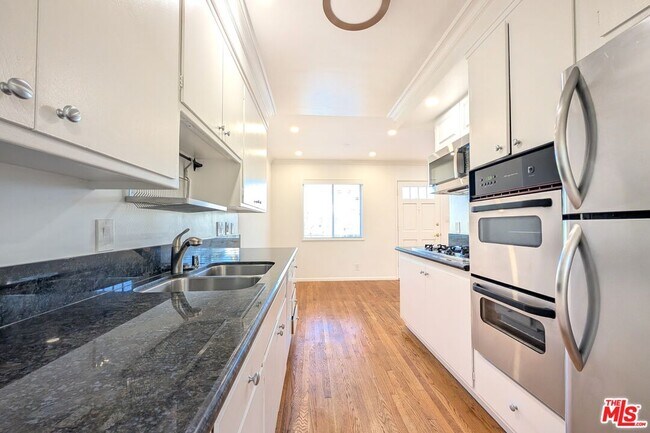 Building Photo - 224 Bicknell Ave