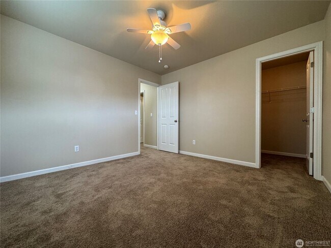 Building Photo - Edgewater Community