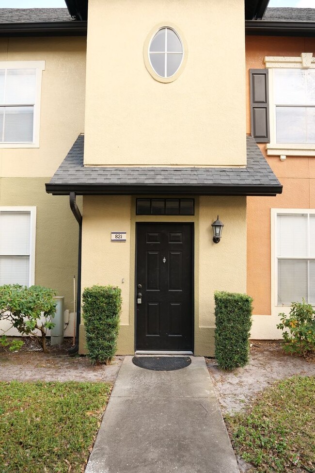 Building Photo - Beautiful 2 Bed 2 Bath second floor condo ...