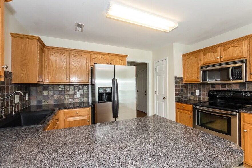 Building Photo - 2970 Deep Cove Dr NW