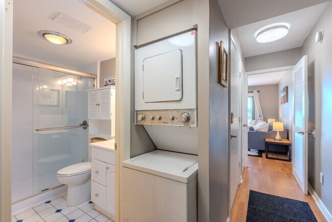 Building Photo - 4 N Forest Beach Dr