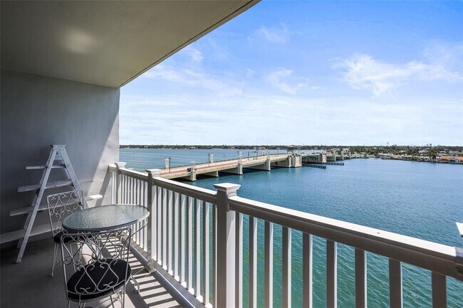 Building Photo - 500 Treasure Island Causeway