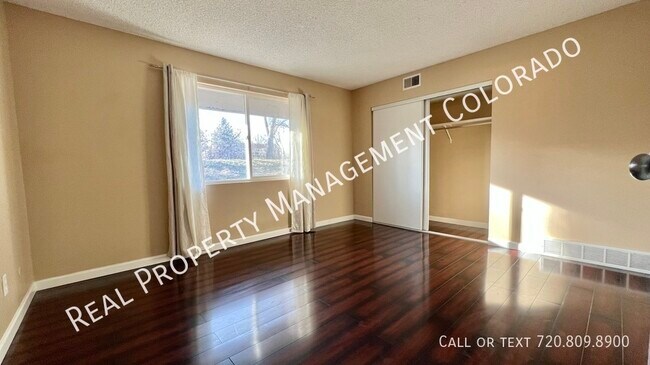 Building Photo - Freshly Updated Condo in Highline Meadows