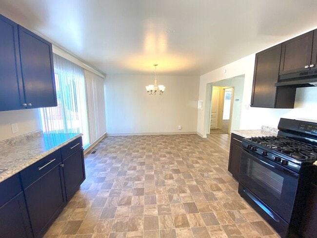 Building Photo - Like Brand New! - Single Story House in North Central Reno