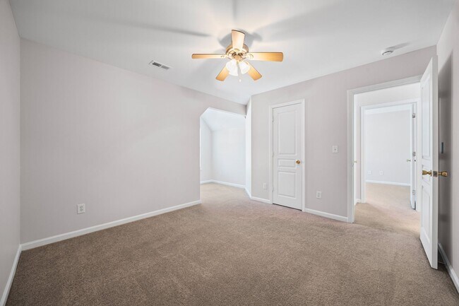 Building Photo - Idyllic 3-bed, 2.5 bath in the desirable W...
