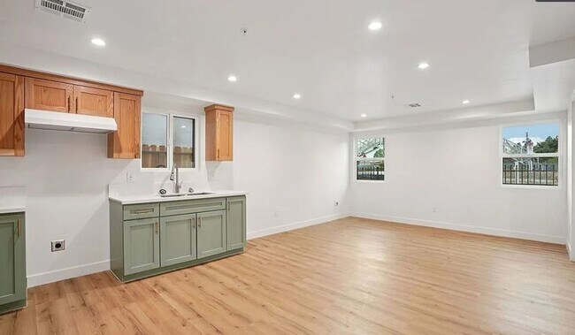 Building Photo - Graham(10422)