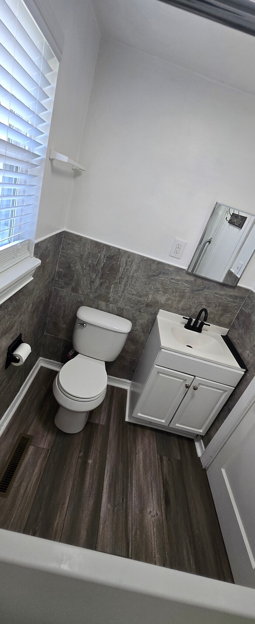 Bathroom - 818 Coolidge St