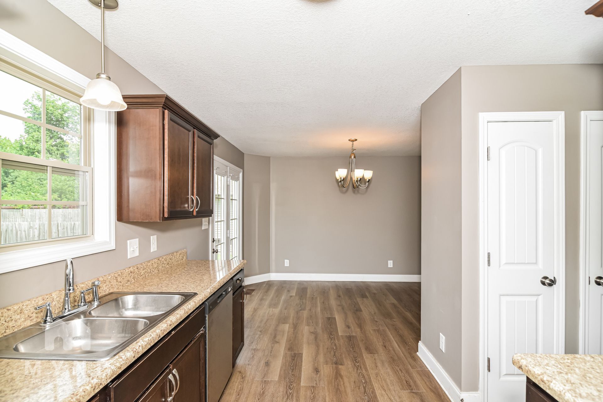 Building Photo - 619 Woodhaven Dr