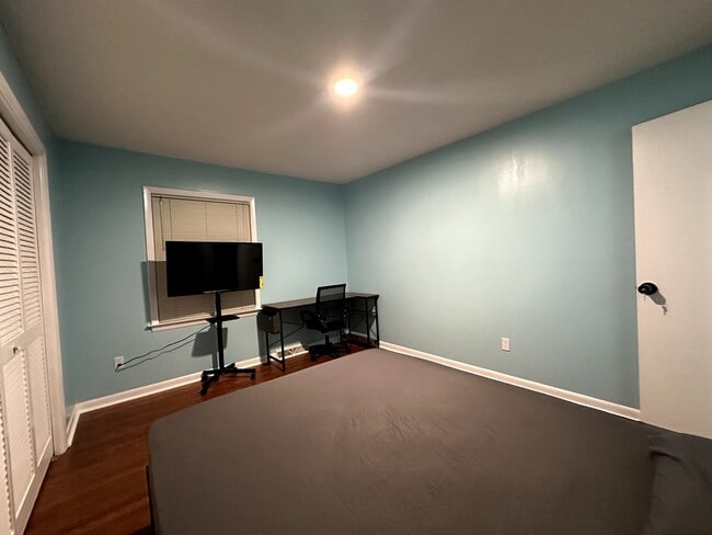 Building Photo - 4408 Leota Dr