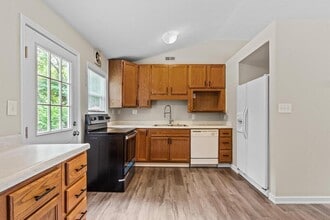 Building Photo - 1415 Plaza Pl