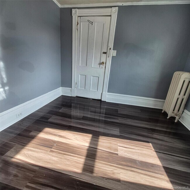 Building Photo - 235 Downs St