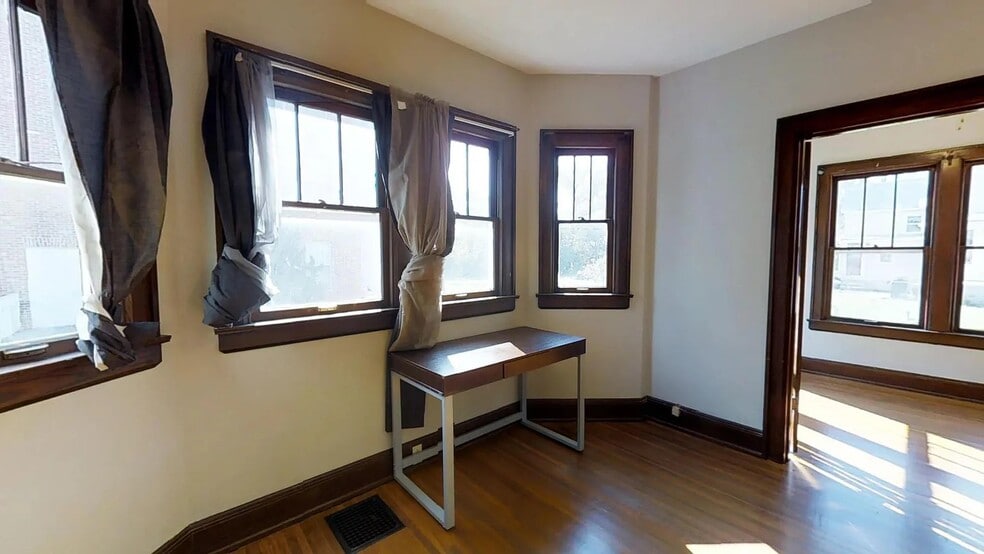 Building Photo - 681 College Ave