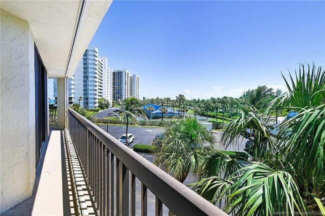 Building Photo - 9550 S Ocean Dr