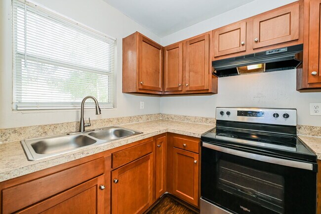 Building Photo - 3041 Detroit Cir N