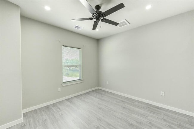 Building Photo - 8157 Tate St