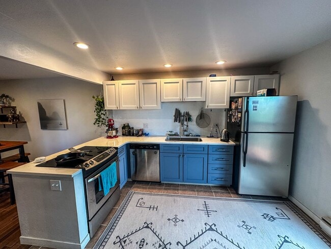 Building Photo - Beautiful & Large 4-Bd 2.5-Ba, in Boulders...