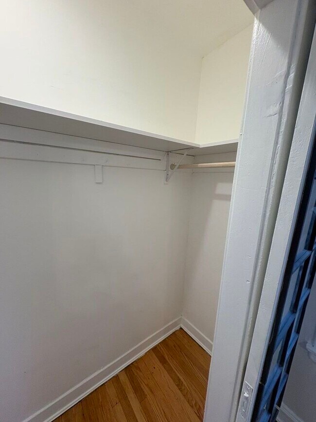 Building Photo - 7004 N Paulina St