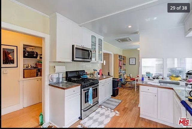 Building Photo - 923 Manzanita St